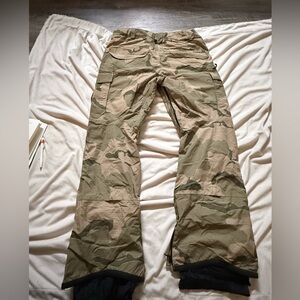 Burton Men's Green Camouflage ski/Snowboard Pants
